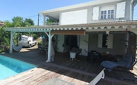 Charmant Haut De Villa Avec Piscine Partagee